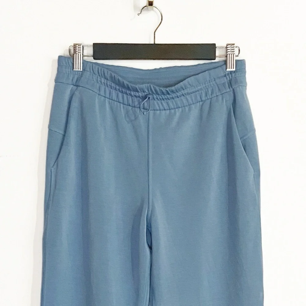 LULULEMON Softstreme HR Straight Leg Crop Utility Blue 52835 Womens size 6